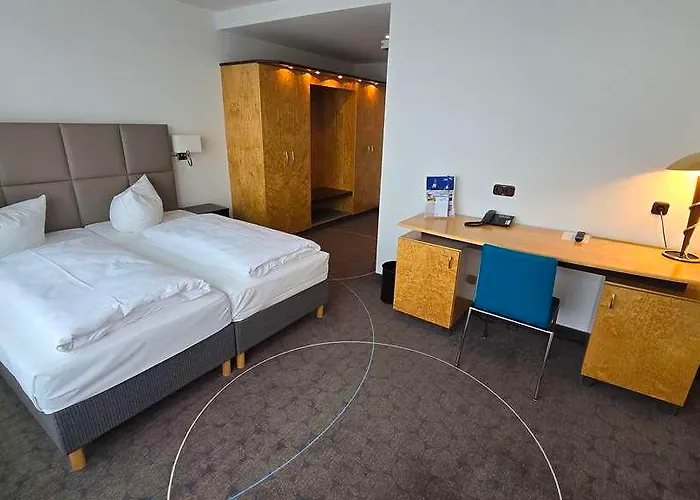 Отель Am Terrassenufer 4*