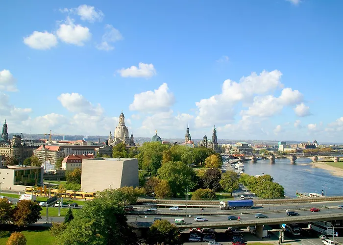 Отель Am Terrassenufer 4*