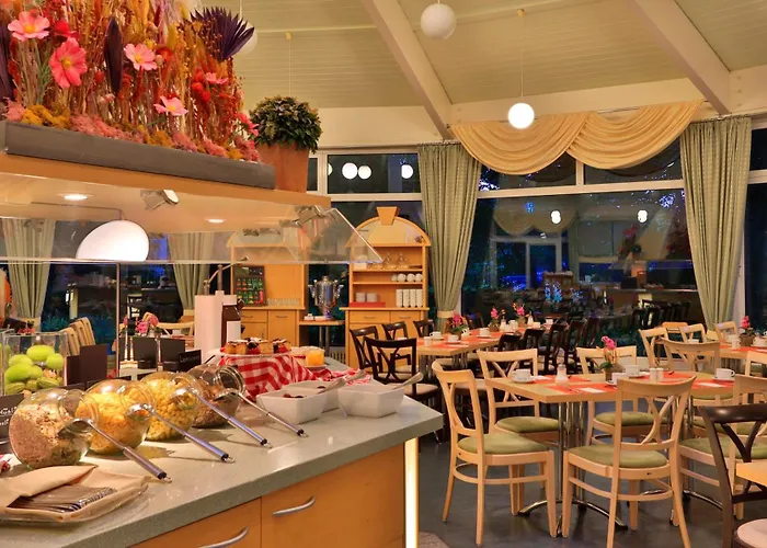 Отель Am Terrassenufer 4*