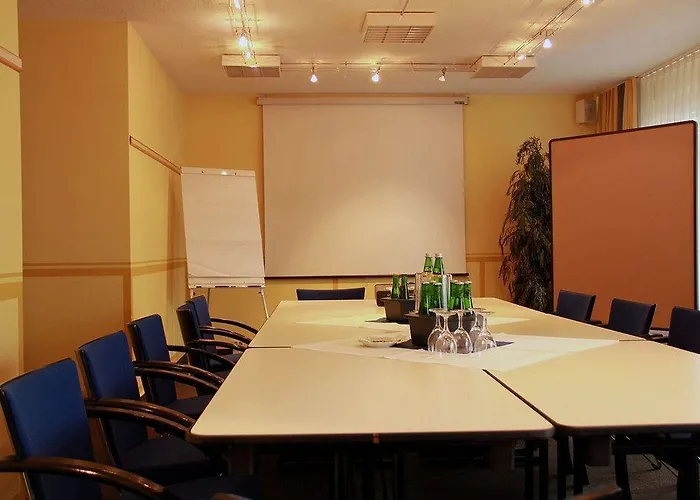 Hotel Am Terrassenufer 4*