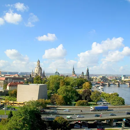 Hotel Am Terrassenufer, Worldhotels Distinctive 4*