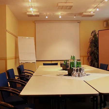 Otel Am Terrassenufer 4*