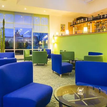 Hotell Am Terrassenufer 4*