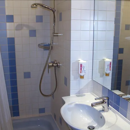 Hotell Am Terrassenufer 4*