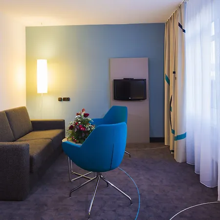 Hotell Am Terrassenufer 4*