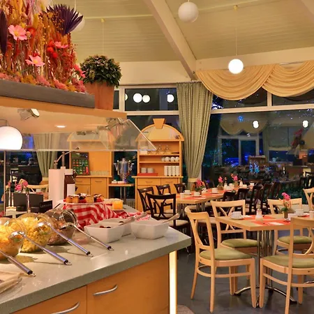 Hotell Am Terrassenufer 4*