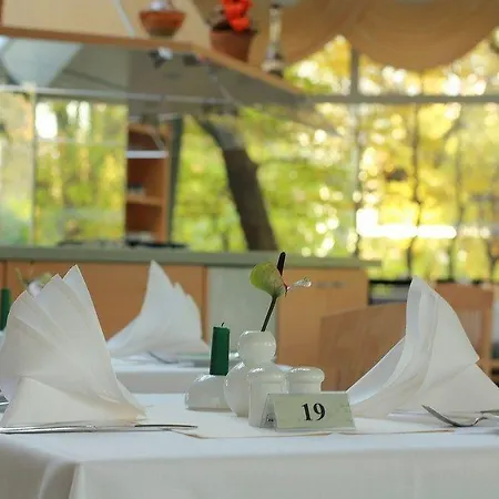 מלון Am Terrassenufer 4*