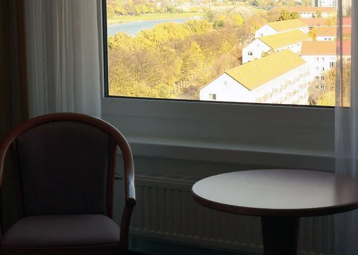 Отель Am Terrassenufer 4*